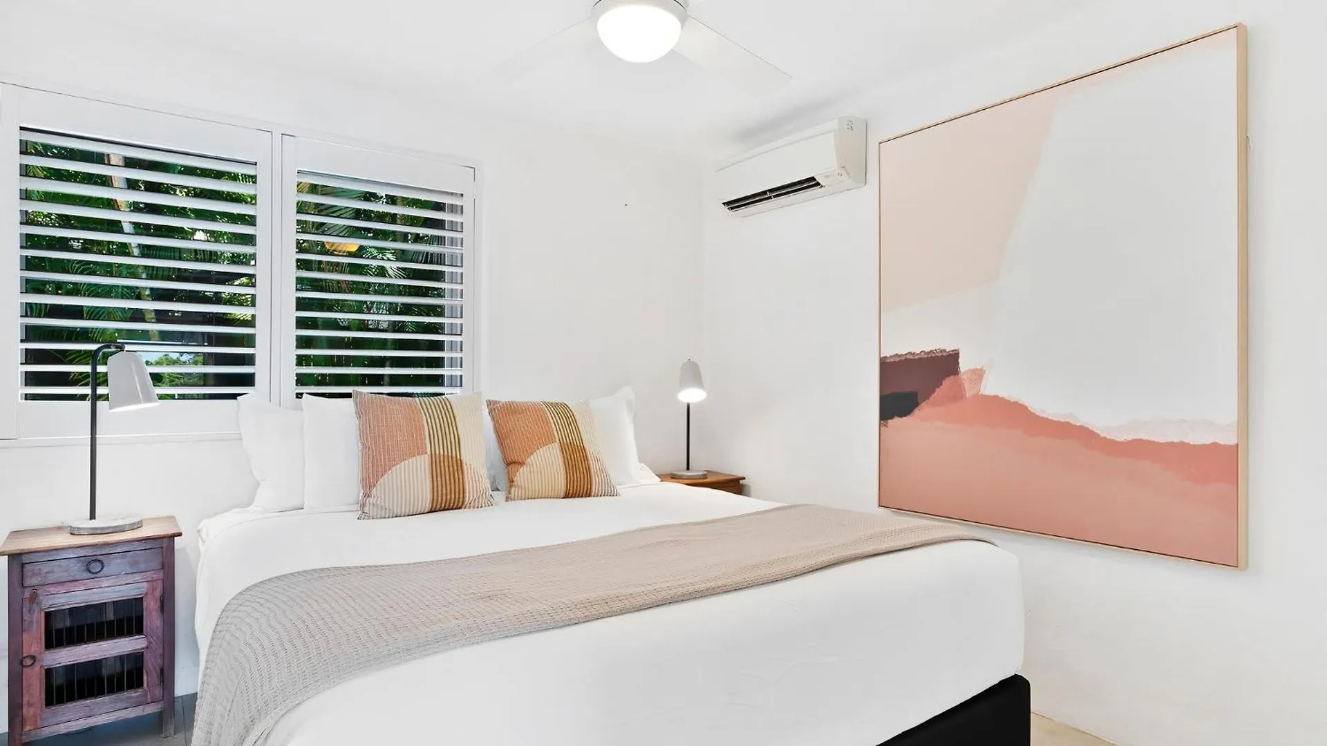 Noosa Views 4 Noosa Drive 33 Stylish Coastal Retreat Apartment
