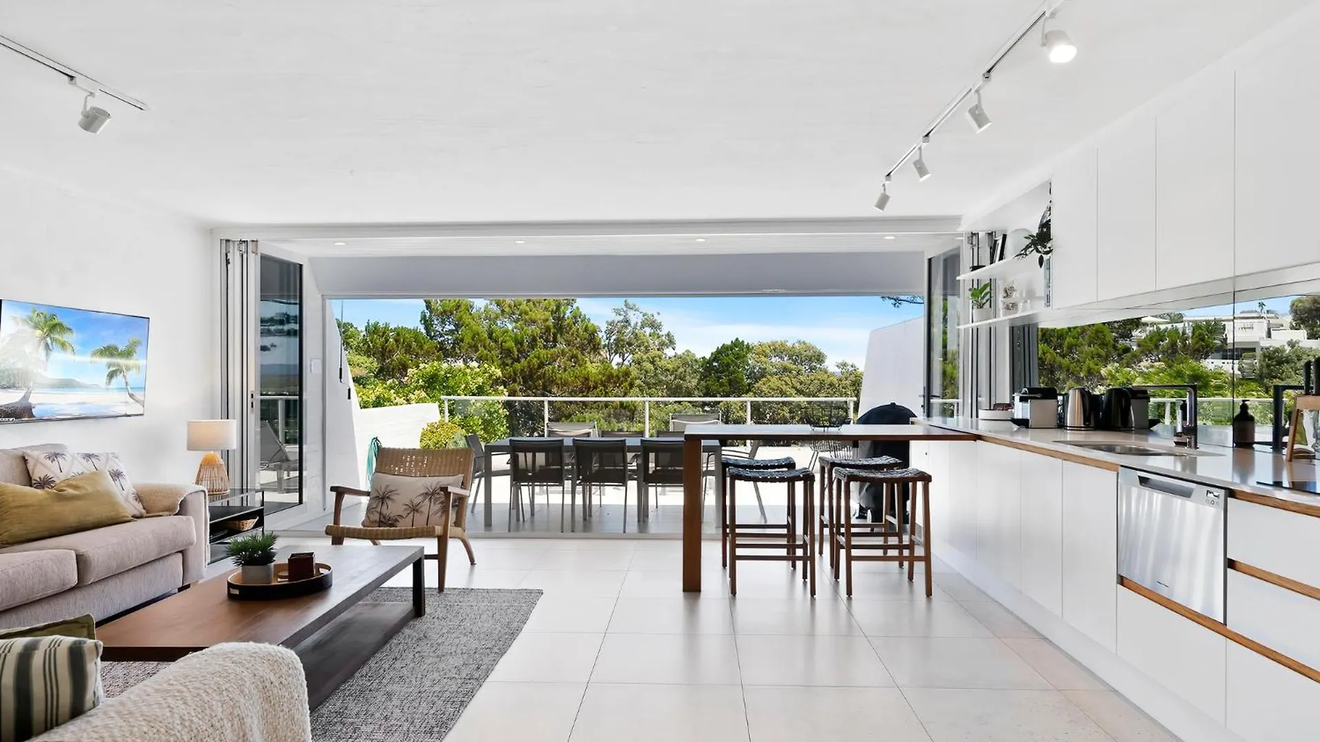 Noosa Views 4 Noosa Drive 33 Stylish Coastal Retreat Apartment Australia
