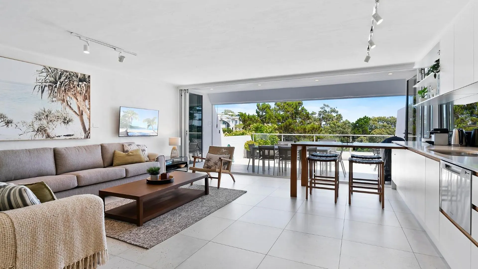 Noosa Views 4 Noosa Drive 33 Stylish Coastal Retreat Apartment Australia